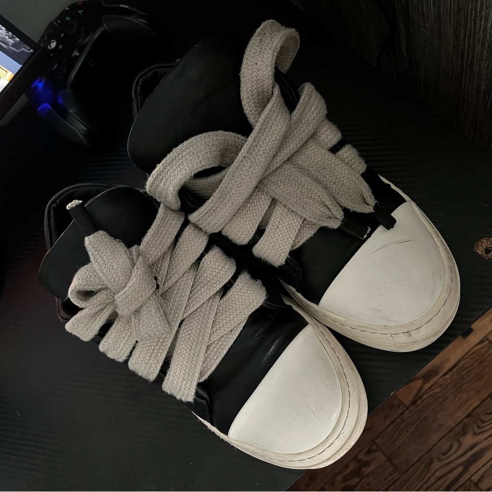 High-Top Sneakers with Gray Laces